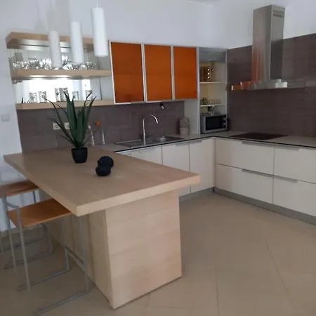Crystal Luxury Ii *
